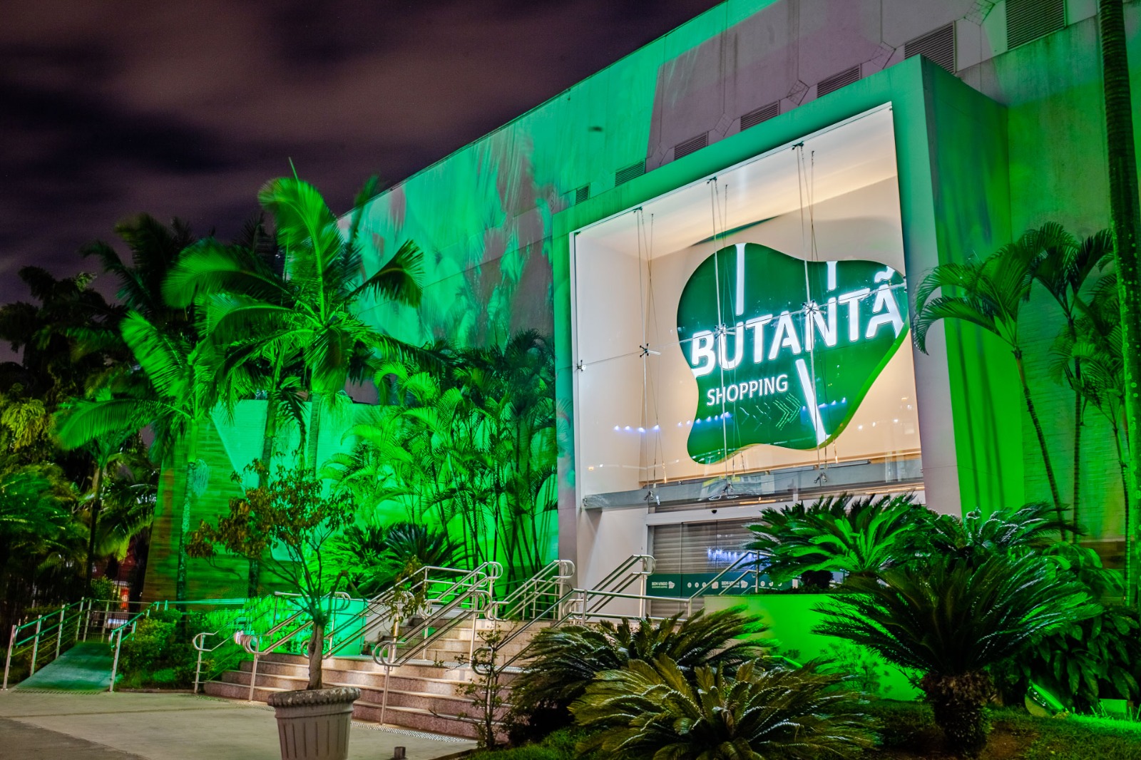Fachada do Butantã Shopping, que tem opção de estacionamento